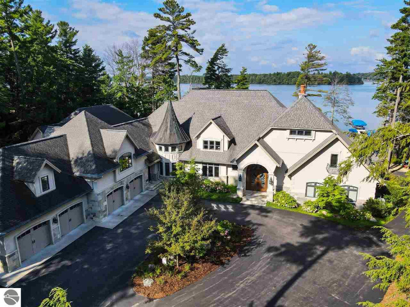 3001 Forest Lodge Dr, Traverse City, MI